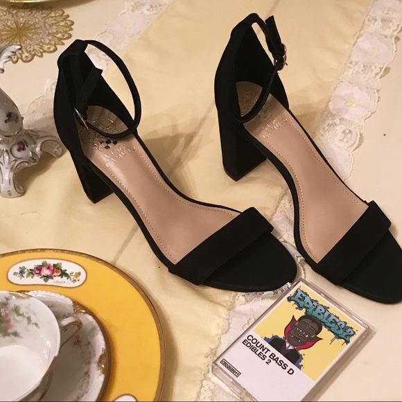 Vince Camuto Shoes - New little black shoe 🖤